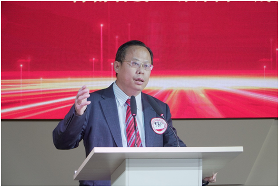 海南政法職業(yè)學(xué)院副院長、海南省委“講師團(tuán)”成員、教授、博士生導(dǎo)師朱錦茂。符敦孝攝